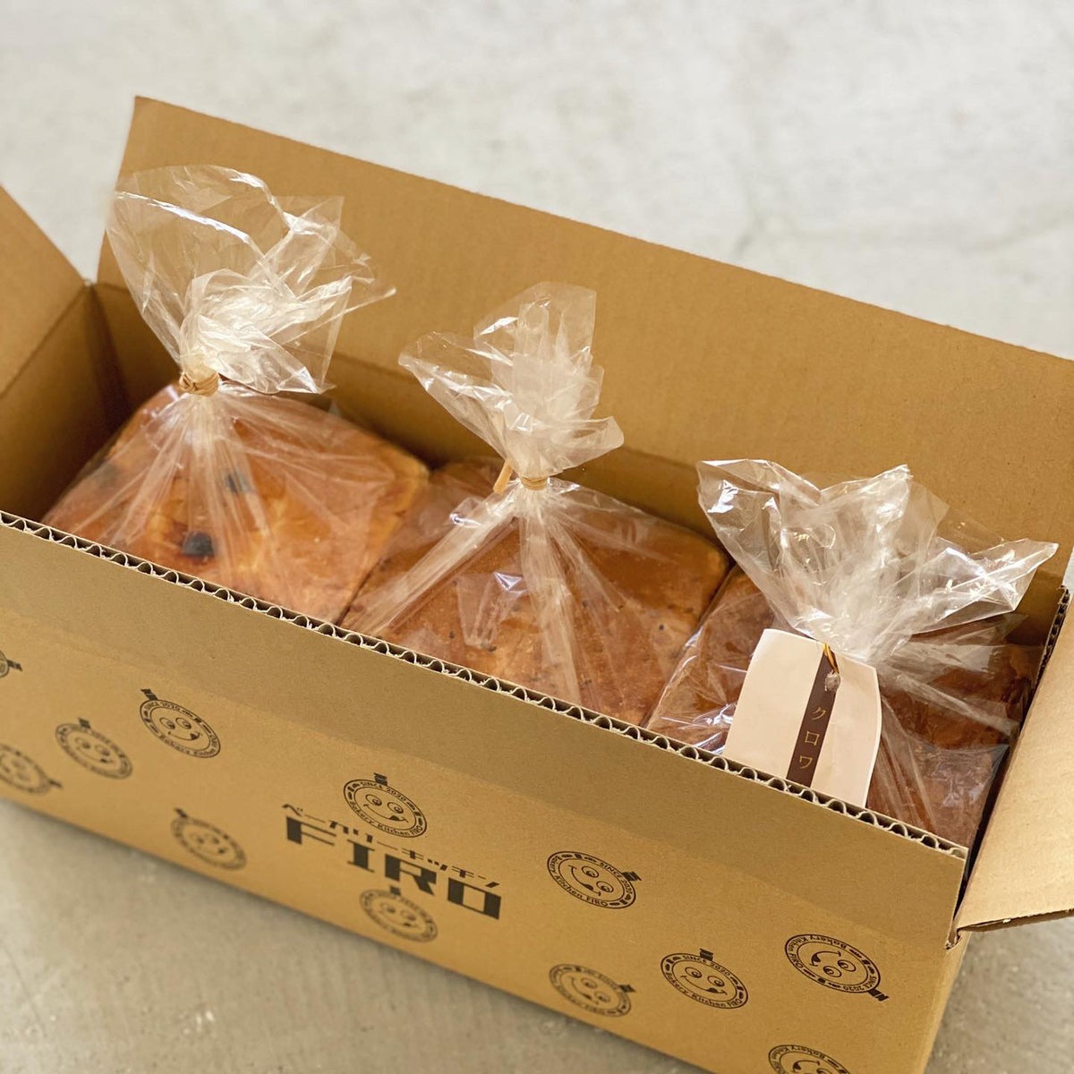 FIROクロワッサン食パン3斤入り – ベーカリーキッチンFIRO